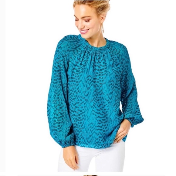 Lilly Pulitzer Caline Teal Bay Silk Swirl Clip Glitter
Color Teal Bay Glitter - Picture 2 of 12